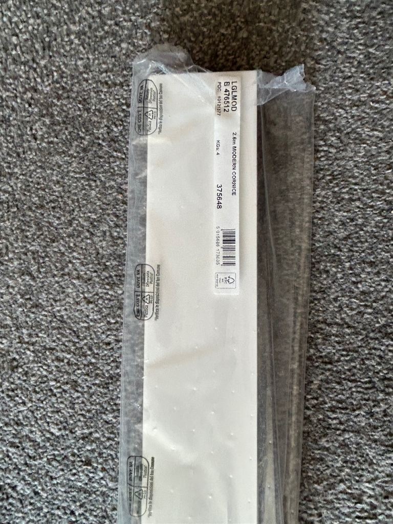 2.6 metre modern cornice. Melrose white