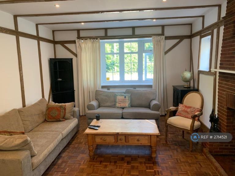 5 bedroom house in Noak Hill Road, Romford, RM3 (5 bed) (#2714521)