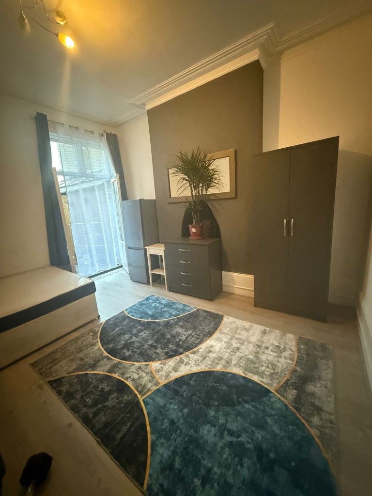 Amazing , newly decorated garden access Double Room