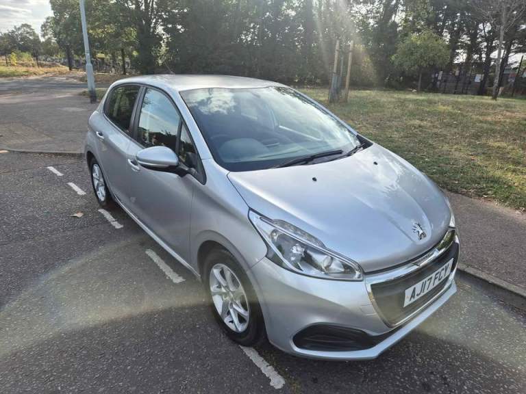 LOVELY ULEZ FREE PEUGEOT 208 1.2 ACTIVE PURE TECH 82, 5 DOOR HATCHBACK MANUAL, LONG MOT, £2495