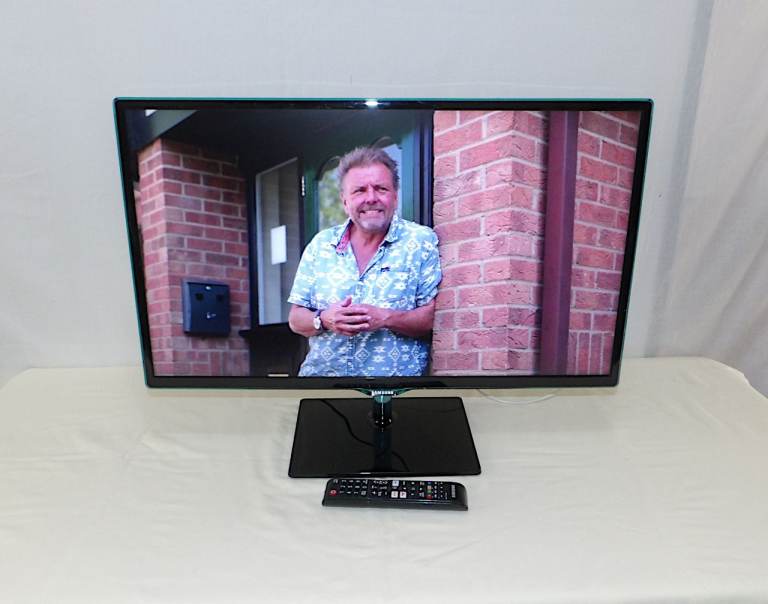 Samsung 27 inch Smart LED TV Built-in Freeview HD, £70.00 for Sale