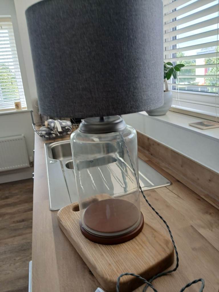 Table lamp