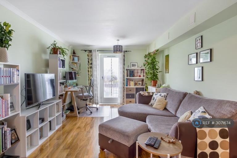1 bedroom flat in Academia Way, London, N17 (1 bed) (#3071674)