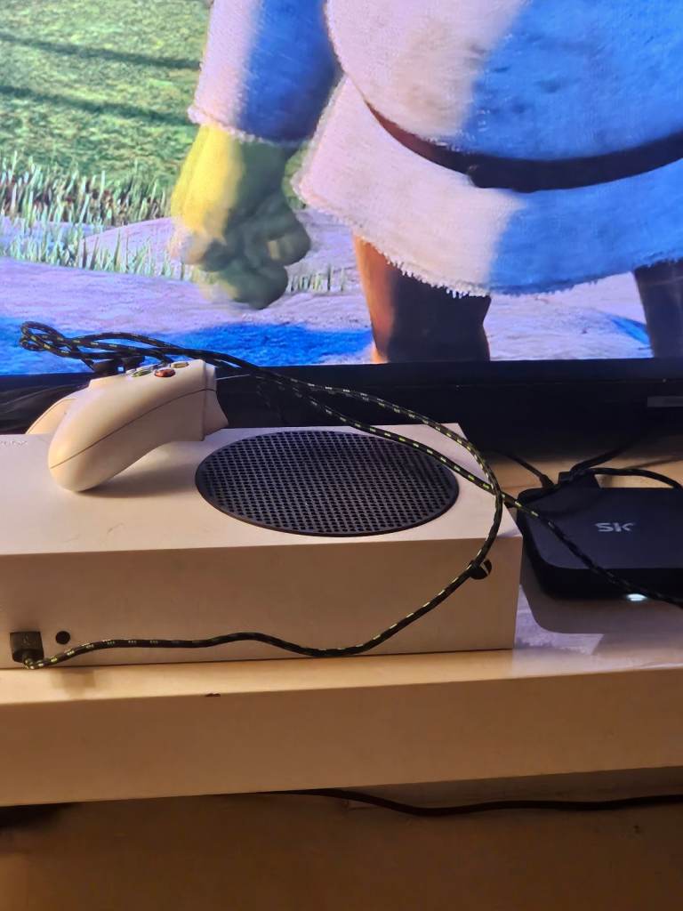 Xbox Series S Console with Controller – White, Good Condition