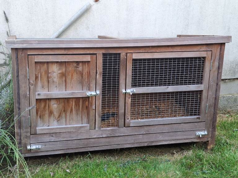 Large rabbit / guinea pig hutch