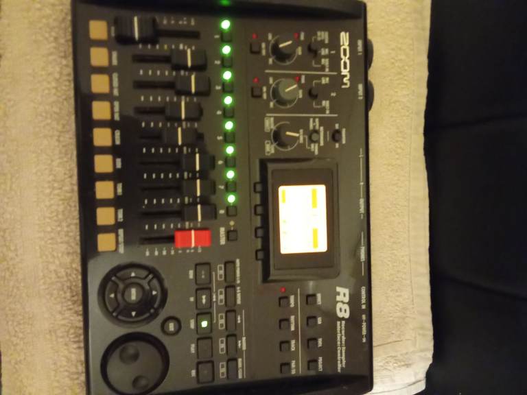 Zoom R8 Multi-Track Recorder/Interface – Good Condition