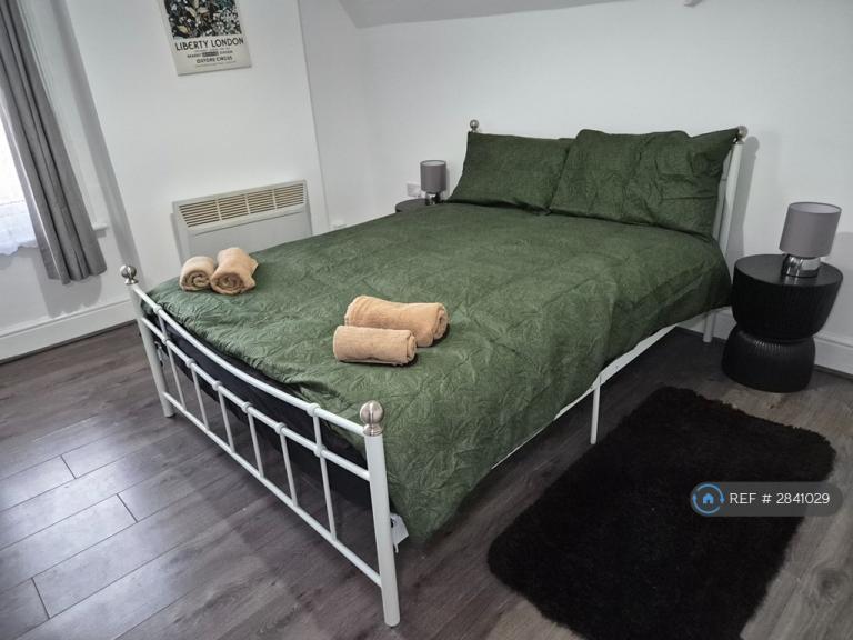 2 bedroom flat in Blenheim Park Road, South Croydon, CR2 (2 bed) (#2841029)