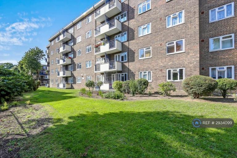 3 bedroom flat in Sylvia Court, London, N1 (3 bed) (#2934099)