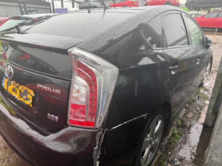 Breaking spare parts Toyota prius black