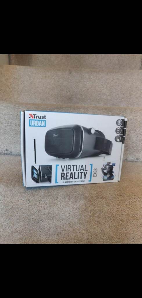 £10 !!!!  !!! BOXED TRUST URBAN VR EXOS HEADSET. 