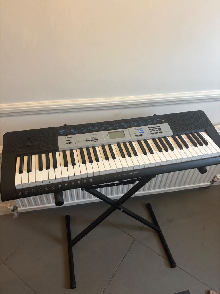 Casio CTK-1550 Electric Keyboard with Stand – Good Condition