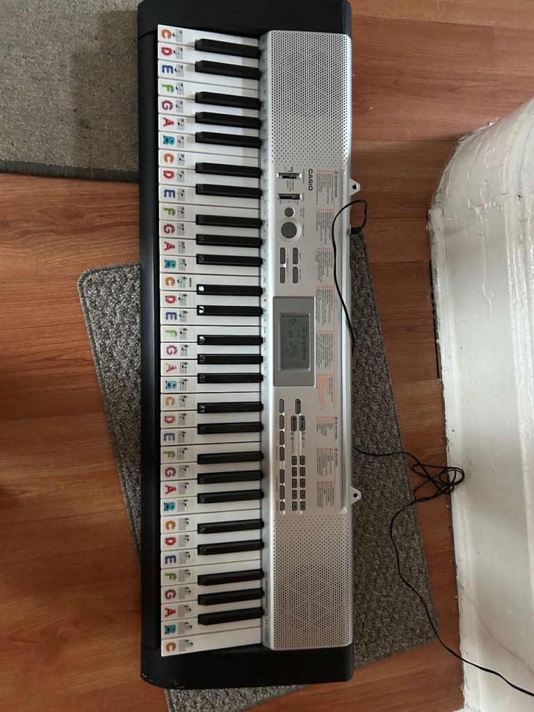 Casio  Electronic keyboard piano with power supply and built in speakers