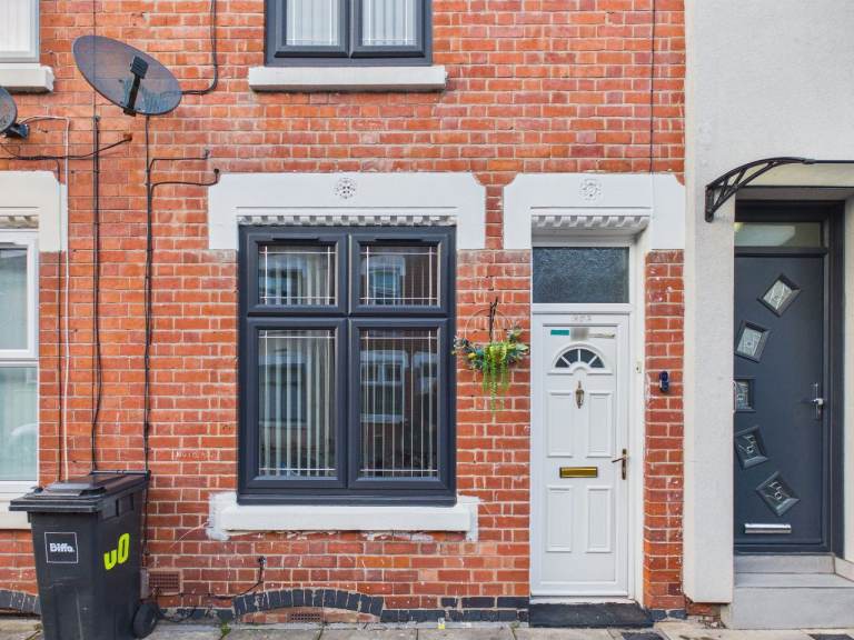 Property for Sale in LE2