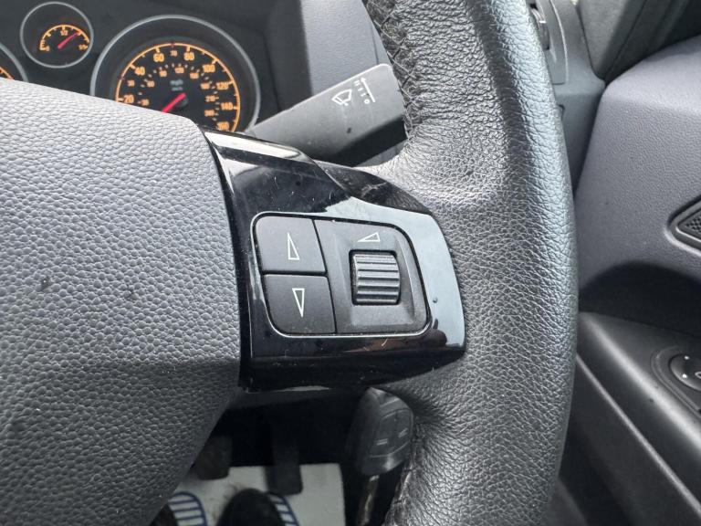 2013 Vauxhall Zafira 1.6 16V Exclusiv MPV 5dr Petrol Manual Euro 5 (115 ps) MPV Petrol Manual