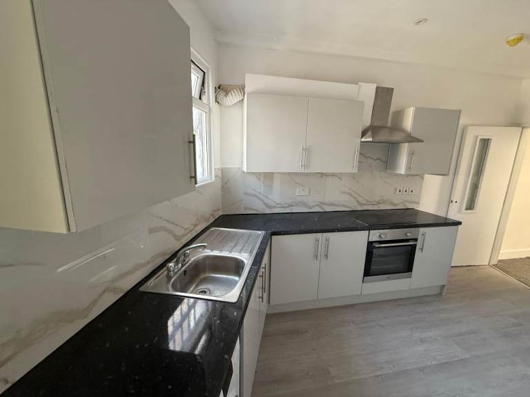 5-Bed HMO in Croydon Town Centre – Available Now!