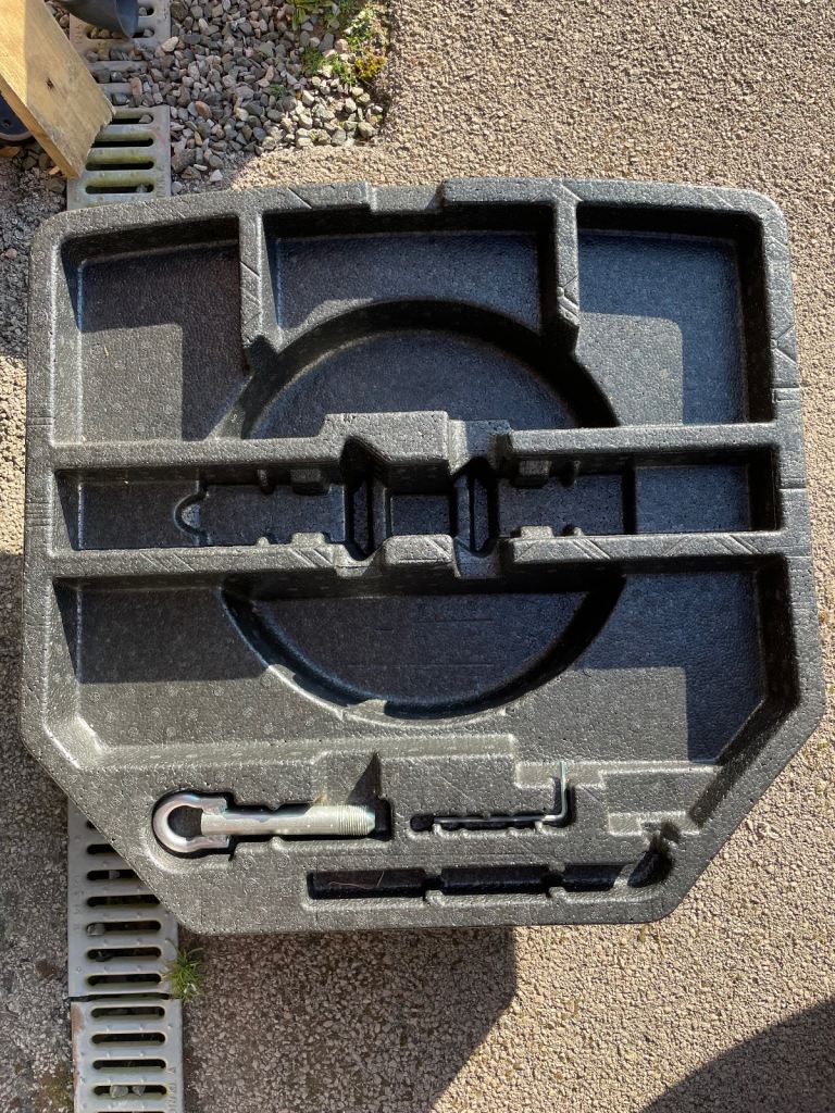 Toyota Avensis space saver spare wheel and insert