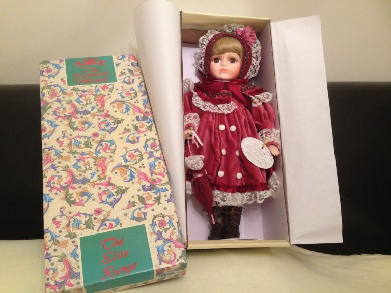 Beautiful Leonardo Collectors porcelain doll 'Emily'