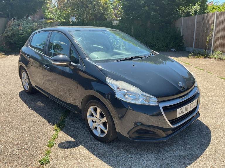 Peugeot 208 Mot Jan 2027 1000cc £20 road tax Hpi clear Just Serviced.