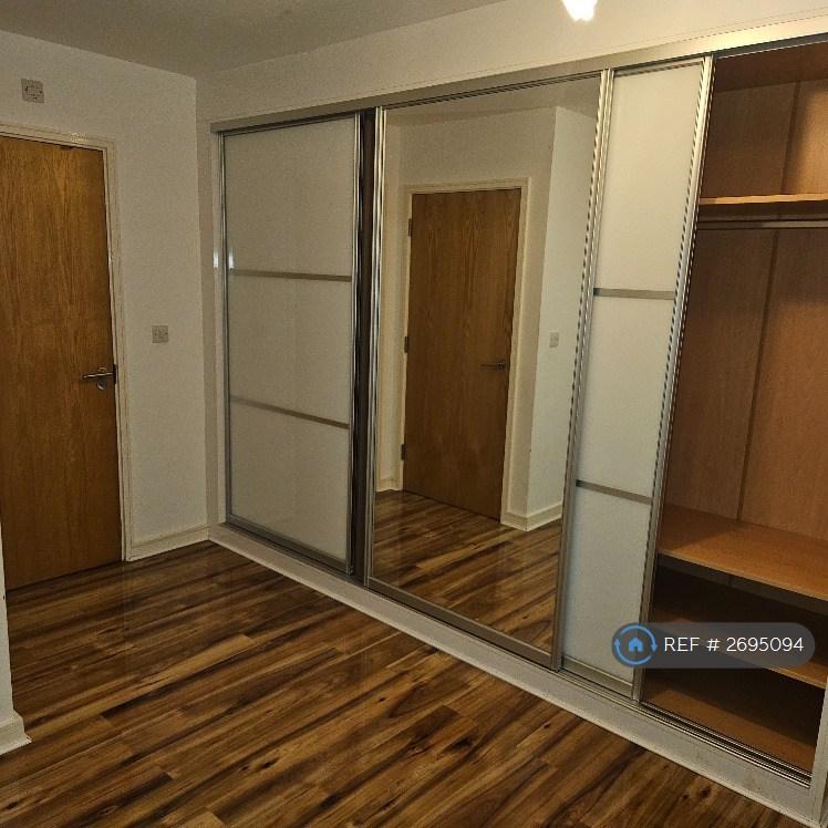 2 bedroom flat in Park Lane, Greenhithe, DA9 (2 bed) (#2695094)