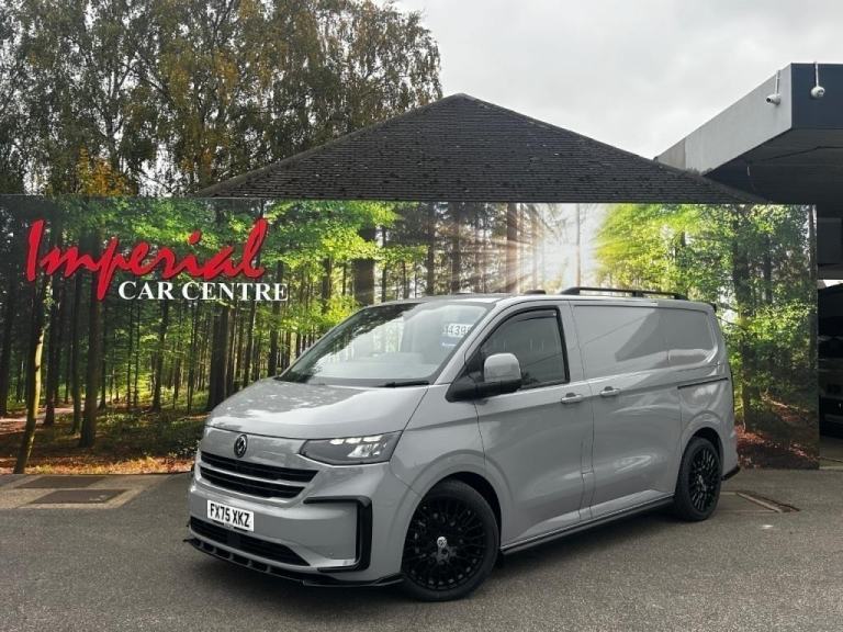 2025 Volkswagen Transporter Panel van T7 commerce pro auto 4 door Panel Van 