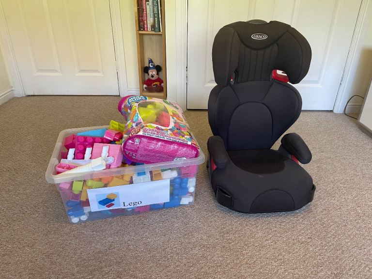 Child car seat and building blocks