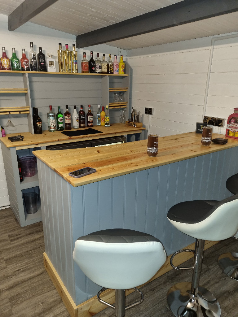 HAND MADE FURNITURE FOR BARS,RESTAURANTS,CAFES,TABLES,BENCHES,CHAIRS,SEE AD