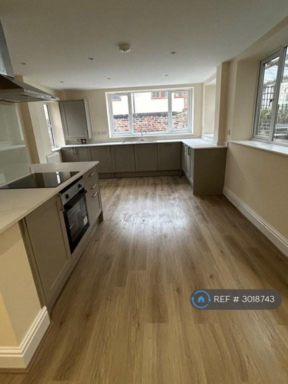2 bedroom flat in Normanton Avenue, Liverpool, L17 (2 bed) (#3018743)