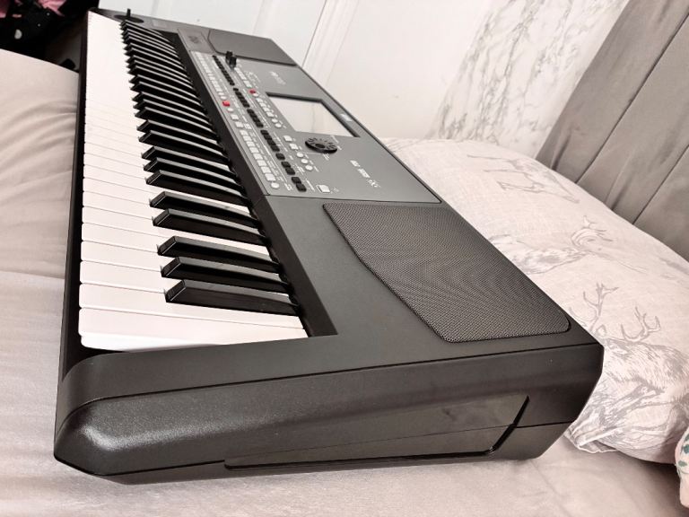 KORG Pa600 Professional Arranger Keyboard - fantastic condition 