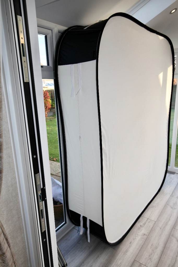   Lastolite Hilite Collapsible Background 6' x 7'  with FloorTrain & Black Bottle Top