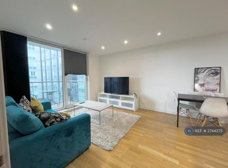 1 bedroom flat in Burgoyne House, Brentford, TW8 (1 bed) (#2744375)