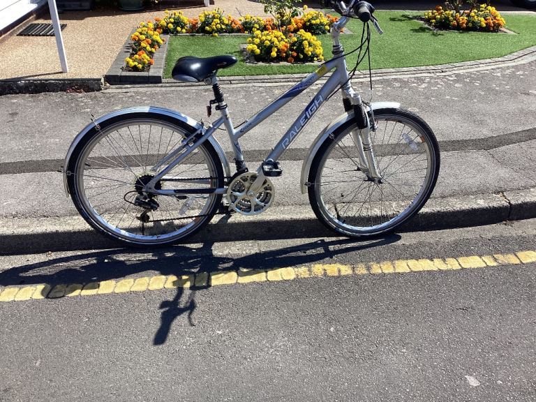 Ladies or Girls Raleigh mountain Bike - Silver,good condition 
