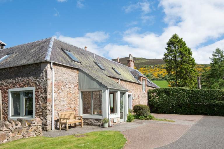 Furnished Cottages in Melrose available to rent, heating & electric included, free wifi