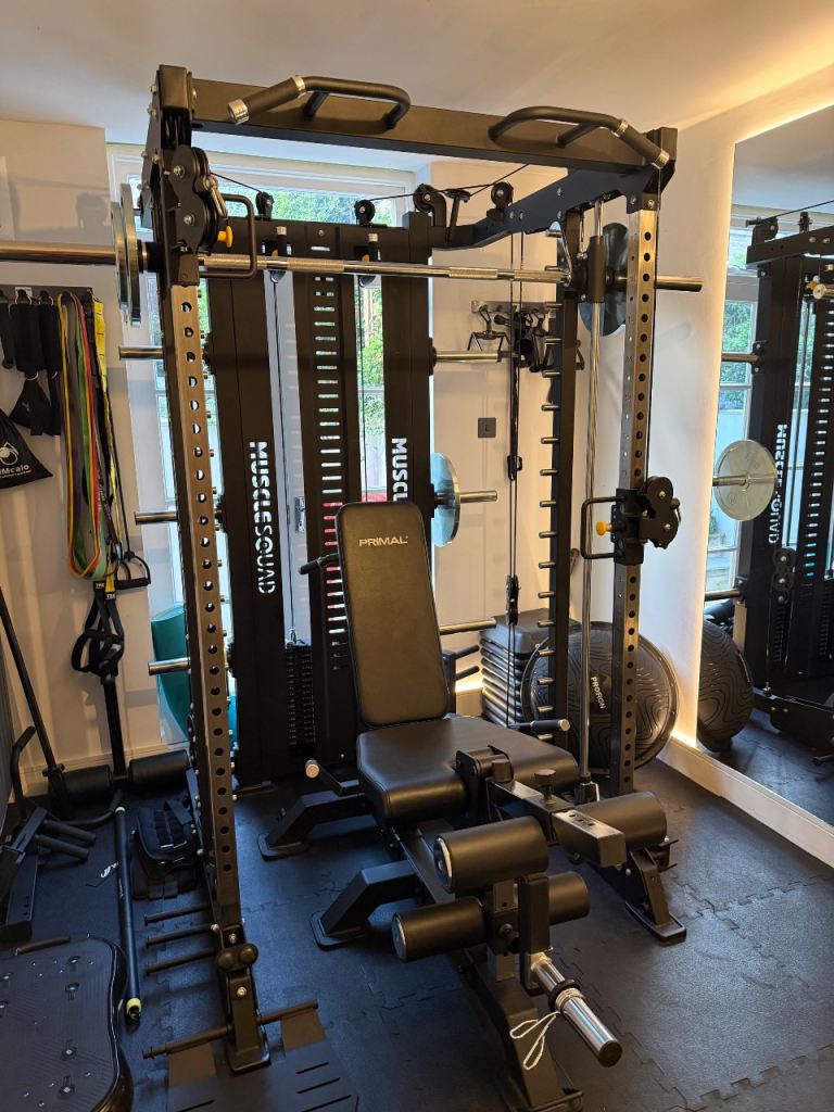 Smith machine with cables 