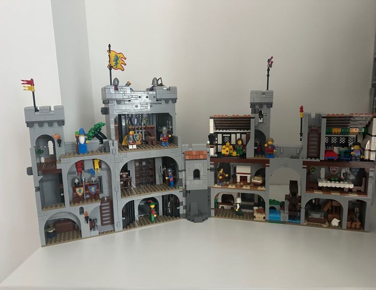 Lego lions knight castle