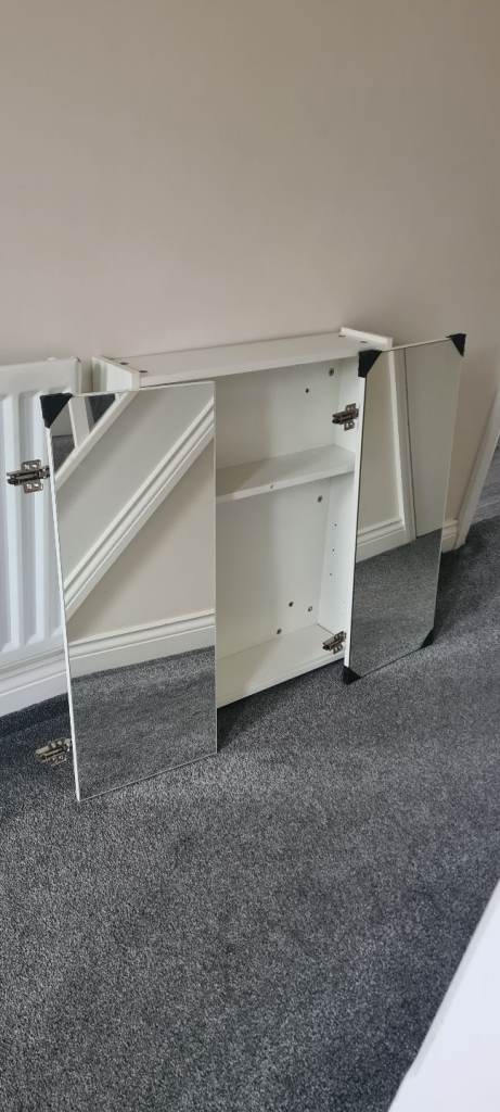 2 door mirrored bathroom cabinet 