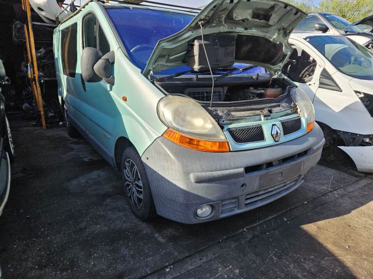 Renault traffic breaking for parts only full car in metallic blue  1.9 diesel manual 2003