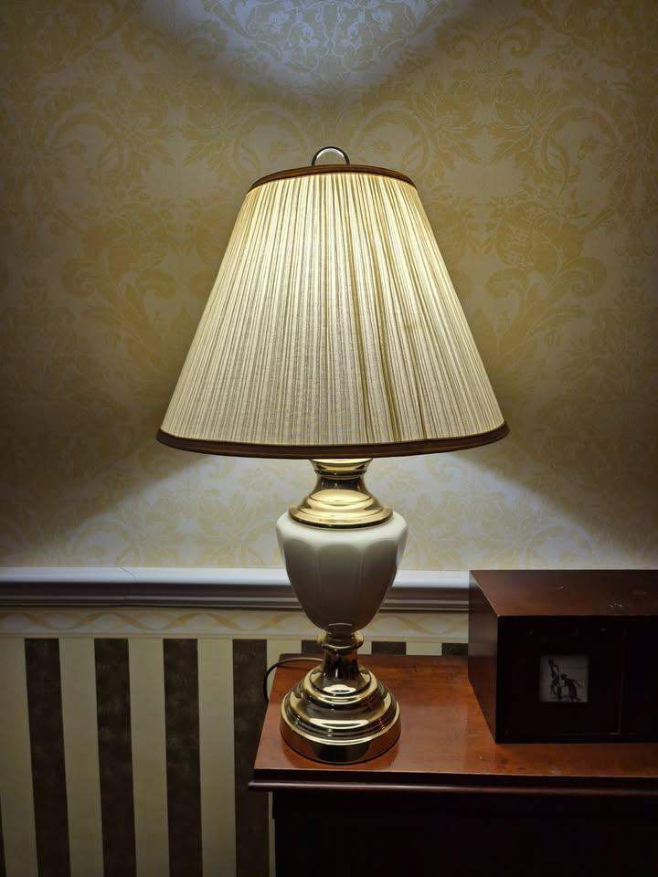 Large ceramic table lamp