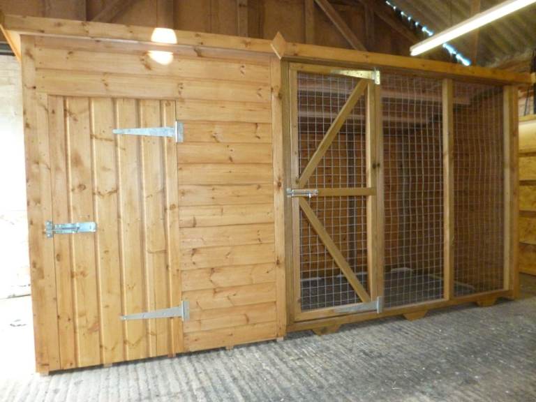 DOG/CAT/RABBIT KENNEL/HOUSE WITH ATTACHED RUN AREA