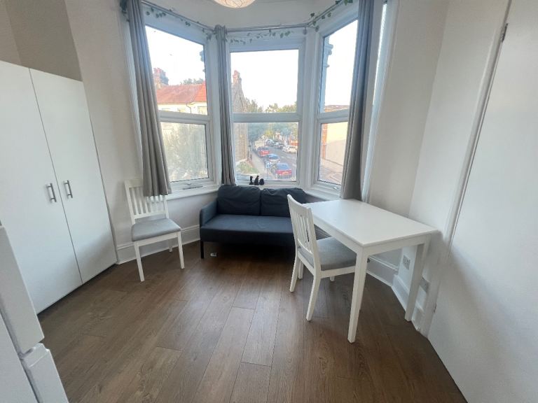 Very Small 1 Bed Flat / Studio Flat, Haringey / Finsbury Park 