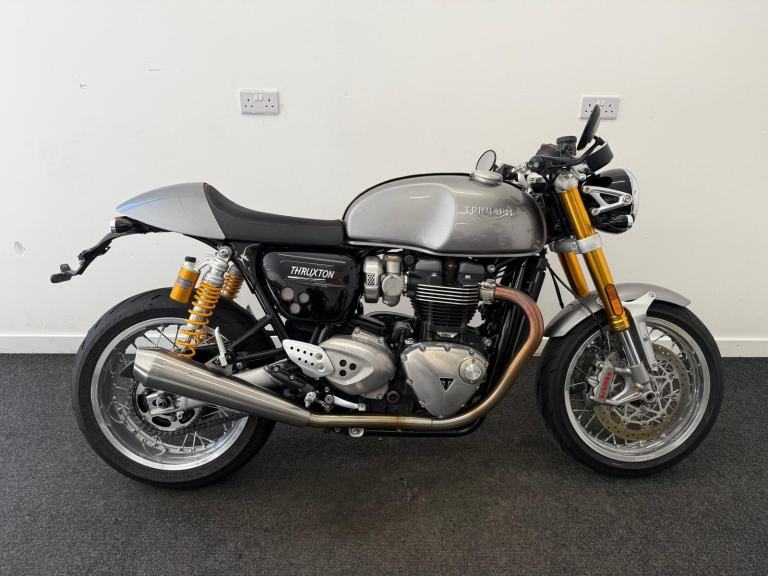 2017 TRIUMPH THRUXTON 1200 R ** VANCE and HINES EXHAUSTS - WARRANTY - FSH **