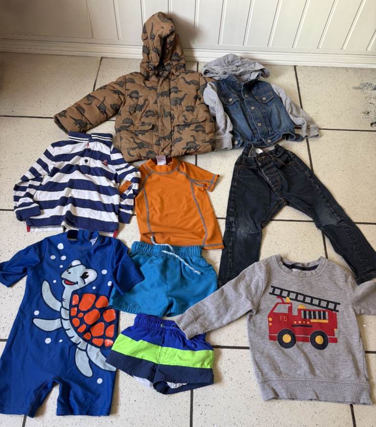 BUNDLE 2-3 YEAR OLD BOYS CLOTHES JACKETS, JEANS, TOPS, SWIMWEAR ALL FOR ONLY £5, CAN POST