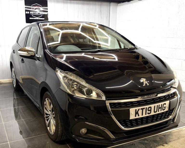 PEUGEOT 208 1.2 PureTech Signature 2019