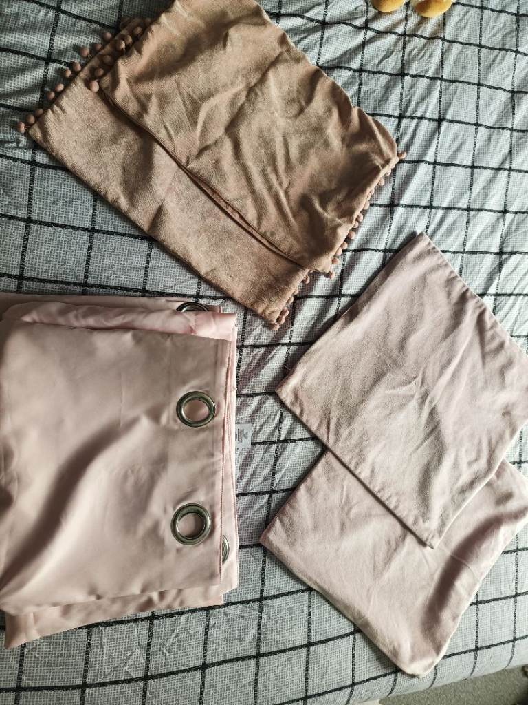 Pink Curtains and 4 cushion covers 