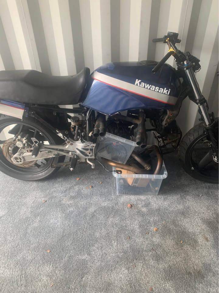 kawasaki gpz900r