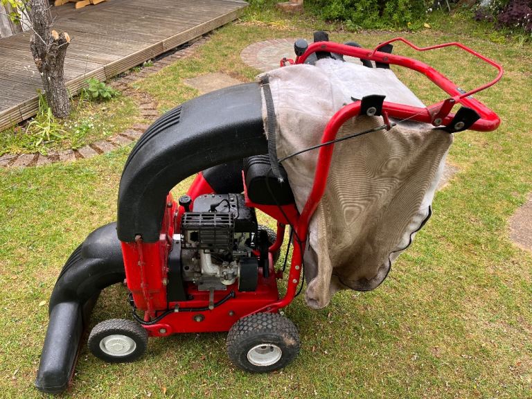 MTD 8Hp Petrol Vacuum Chipper Shredder Self propelled 