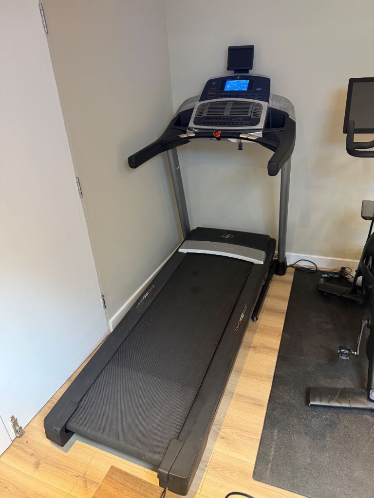 NordicTrack T10.0 Folding Treadmill