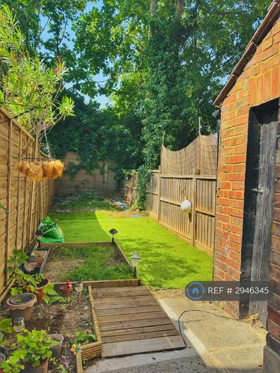 2 bedroom flat in Bickley St, London, SW17 (2 bed) (#2946345)