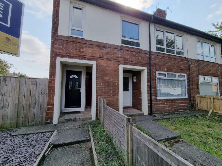 Lovely 2 Bedroom Upper Floor Flat available to rent in Hebburn, South Tyneside - William Street