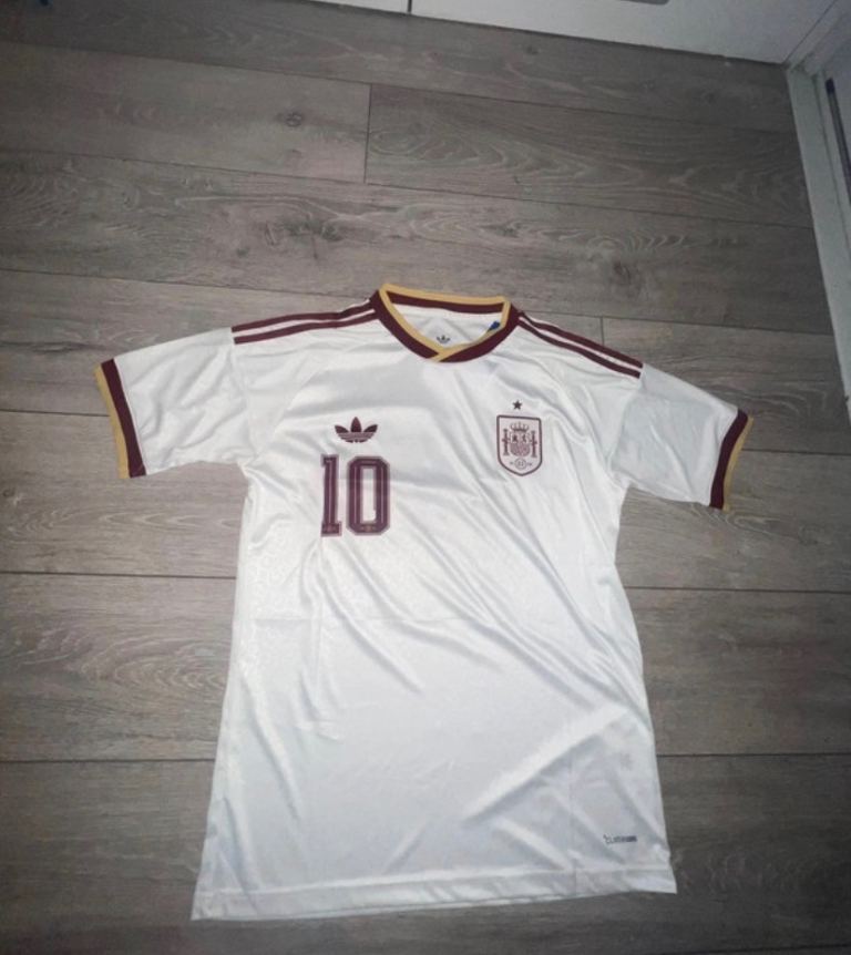 Spain away shirt 2026 World Cup shirt size M new with tags 