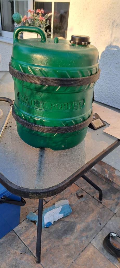 Water porter by pyramid